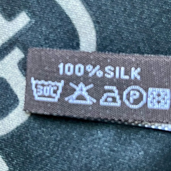 100% silk Black and Cream  Square scarf - Picture 4 of 13